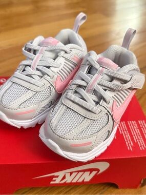 Toddler's Nike Vomero 5 Grey/Med Soft Pink-White Size 8C HF7000 012